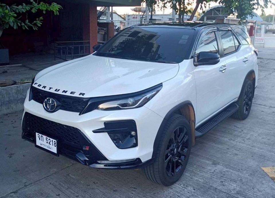 รถ SUV 7 ที่นั่ง