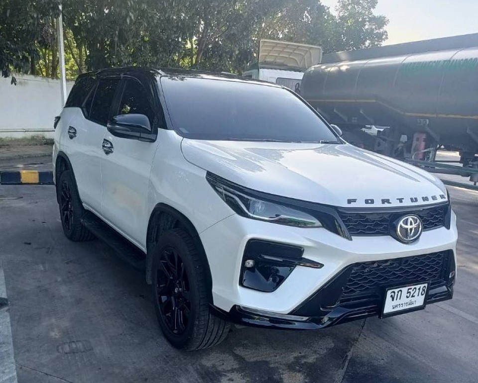 SUV ใหญ่ 7 ที่นั่ง